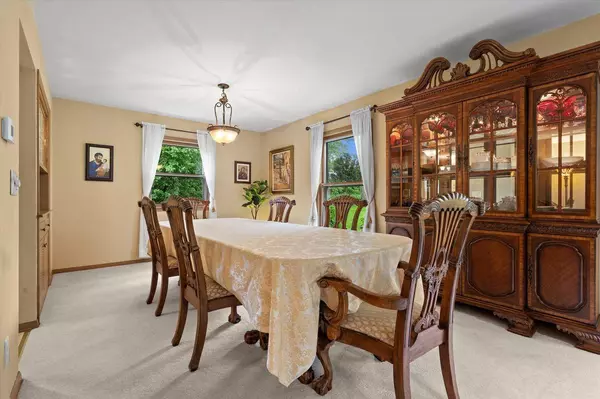 7033 Wellauer DRIVE, Milwaukee, WI 53213