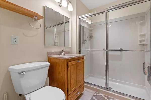 2828 E Crawford AVENUE, Saint Francis, WI 53235