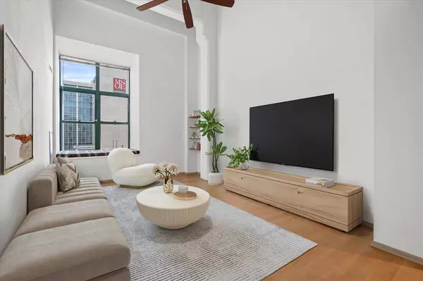 270 E Highland AVENUE #632, Milwaukee, WI 53202