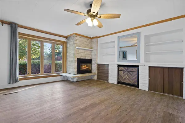 6120 W Lilly LANE, Mequon, WI 53092