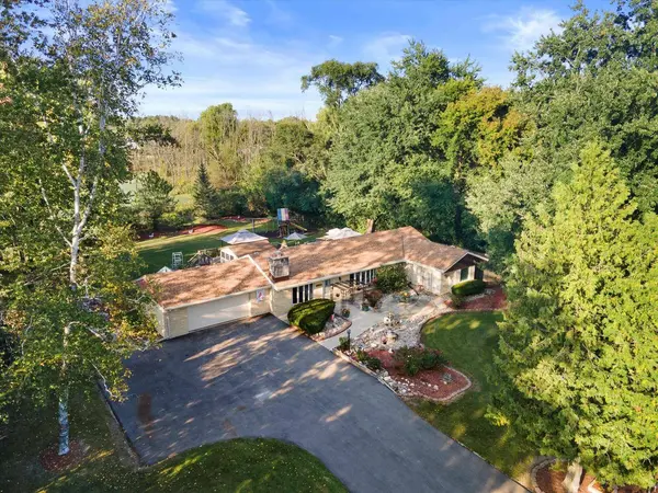 6120 W Lilly LANE, Mequon, WI 53092