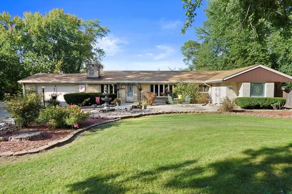 6120 W Lilly LANE, Mequon, WI 53092