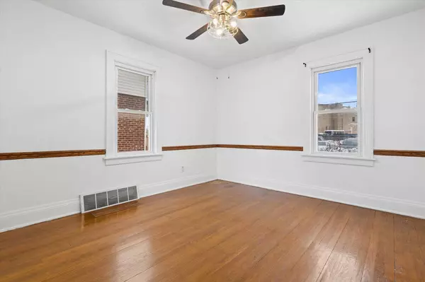 6910 32nd AVENUE, Kenosha, WI 53142