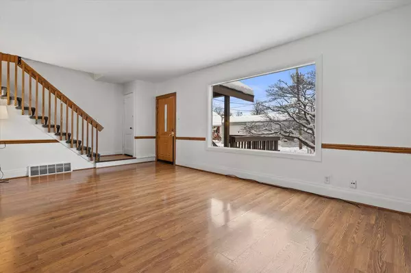 6910 32nd AVENUE, Kenosha, WI 53142