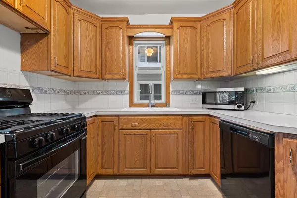 6910 32nd AVENUE, Kenosha, WI 53142