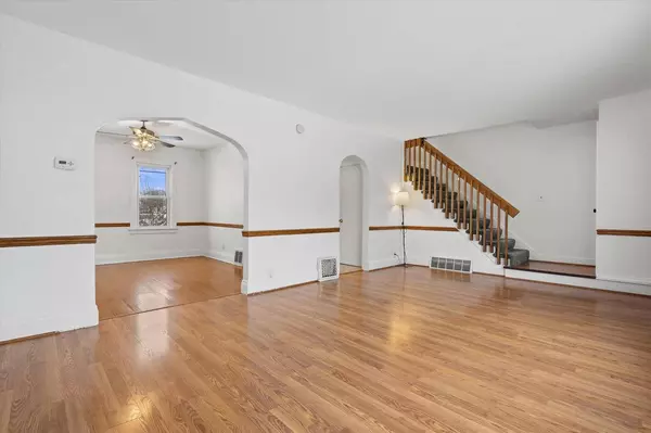 6910 32nd AVENUE, Kenosha, WI 53142