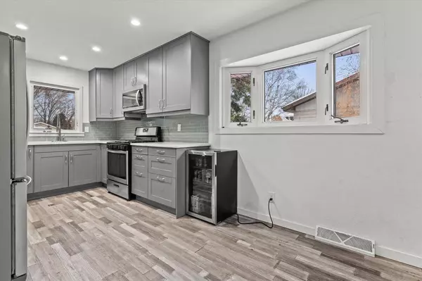 5325 W Allerton AVENUE, Milwaukee, WI 53220