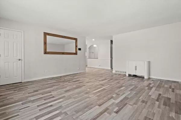 5325 W Allerton AVENUE, Milwaukee, WI 53220