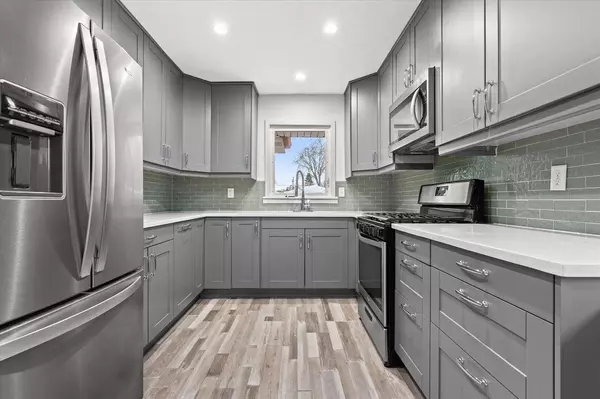 5325 W Allerton AVENUE, Milwaukee, WI 53220