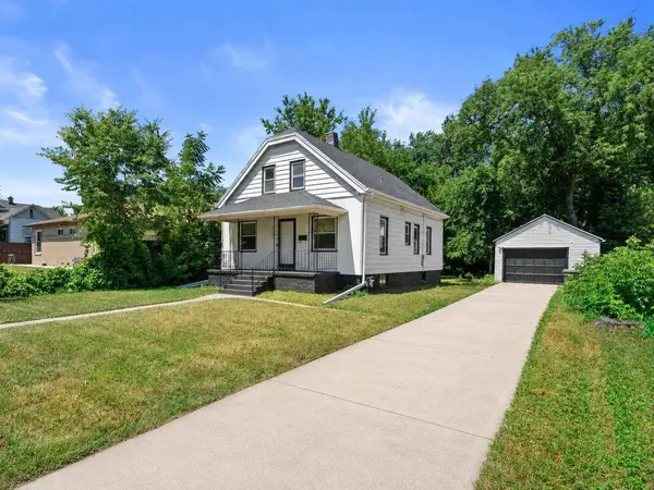 4726 W Eggert PLACE, Milwaukee, WI 53218