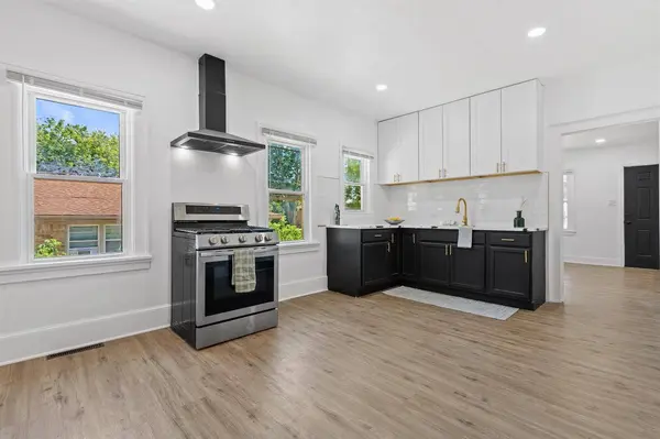 4726 W Eggert PLACE, Milwaukee, WI 53218