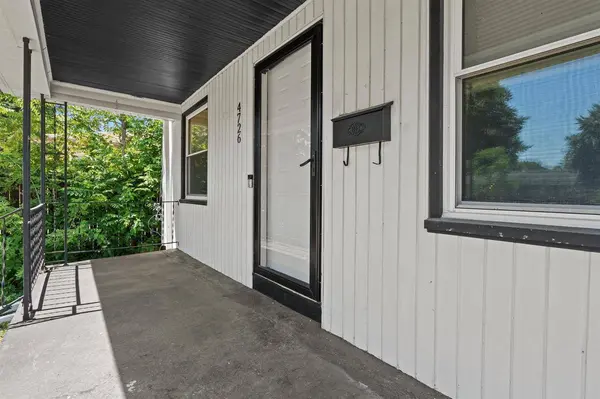 4726 W Eggert PLACE, Milwaukee, WI 53218