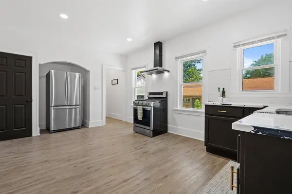 4726 W Eggert PLACE, Milwaukee, WI 53218
