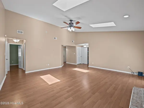 216 E Lakeridge LNDG, Jacksonville, NC 28546