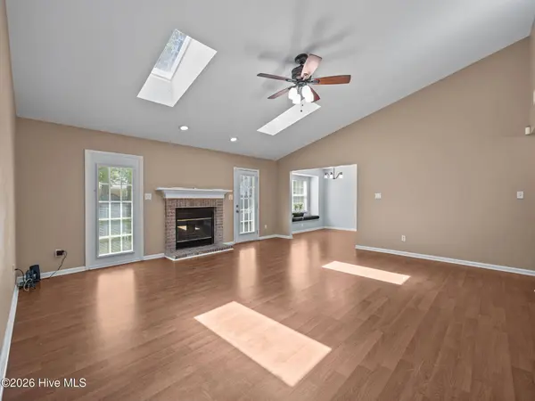 216 E Lakeridge LNDG, Jacksonville, NC 28546