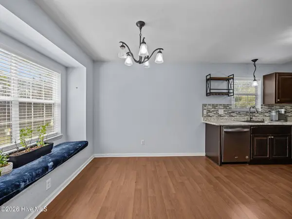 216 E Lakeridge LNDG, Jacksonville, NC 28546