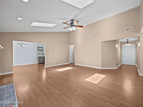 216 E Lakeridge LNDG, Jacksonville, NC 28546