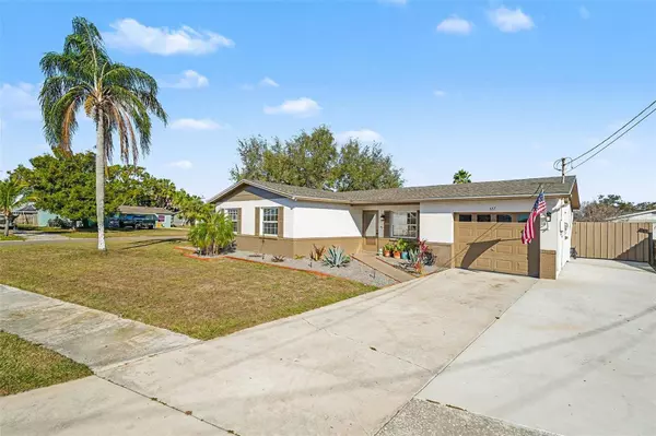 557 FLAME TREE DR, Apollo Beach, FL 33572