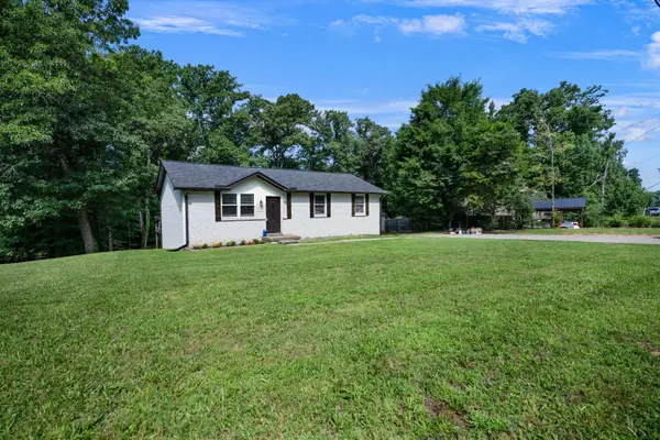 412 Hilltop Dr, Clarksville, TN 37040