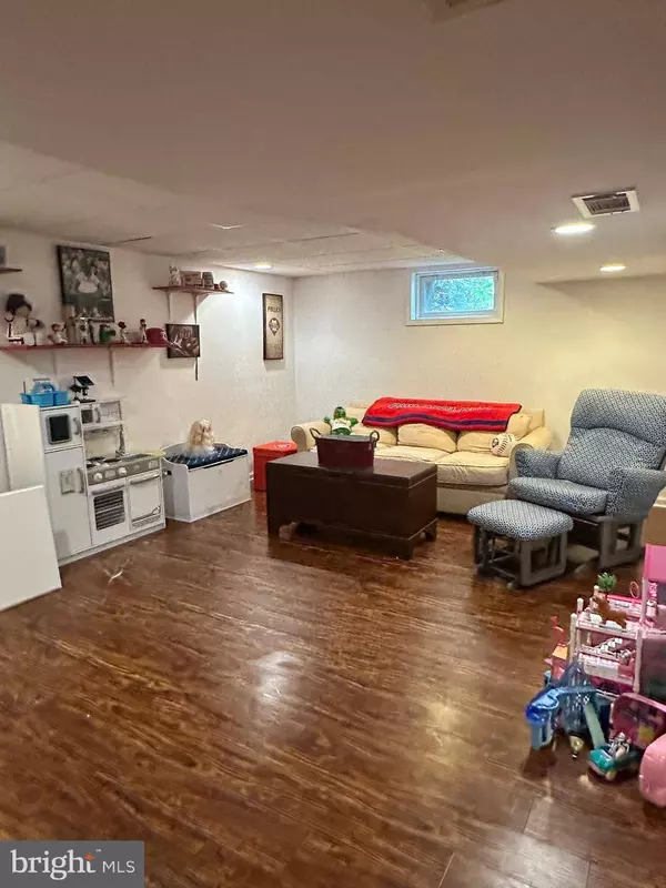 82 WINDING WAY, Upper Chichester, PA 19061