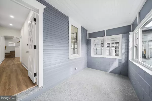 403 PRINTZ AVE, Essington, PA 19029