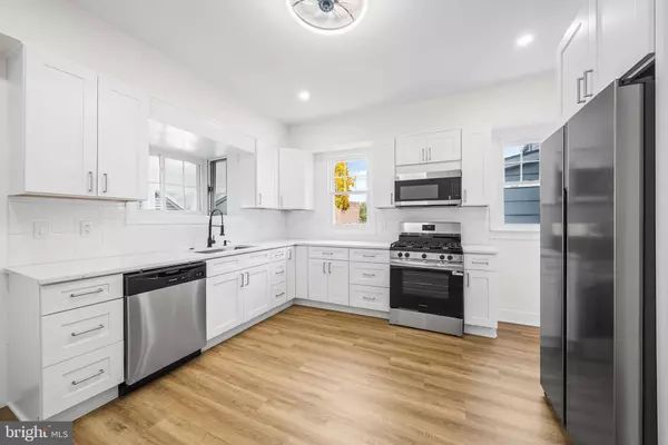 403 PRINTZ AVE, Essington, PA 19029