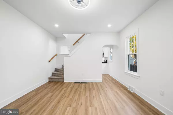 403 PRINTZ AVE, Essington, PA 19029