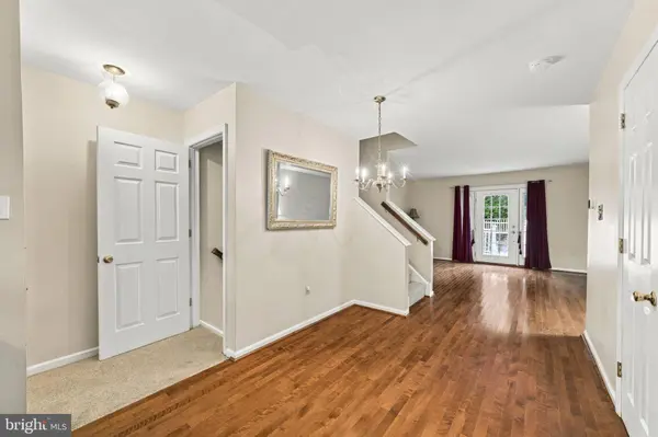 8 WOODFIELD DR, Claymont, DE 19703