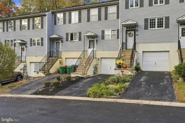 8 WOODFIELD DR