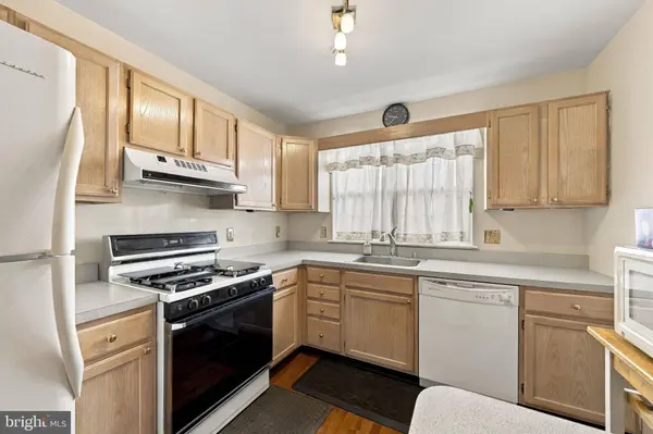 8 WOODFIELD DR, Claymont, DE 19703