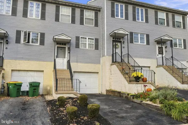8 WOODFIELD DR, Claymont, DE 19703