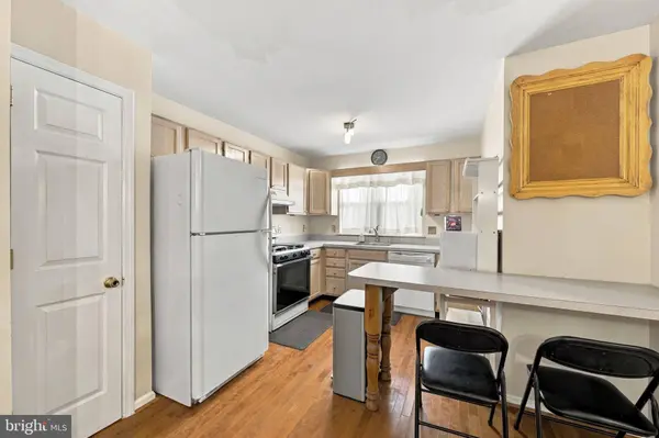 8 WOODFIELD DR, Claymont, DE 19703