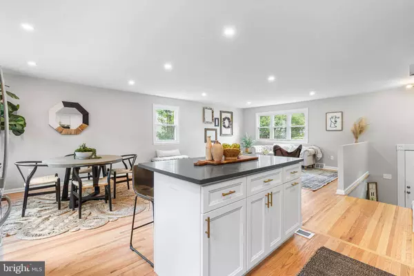 742 GOODALE DR, Aston, PA 19014