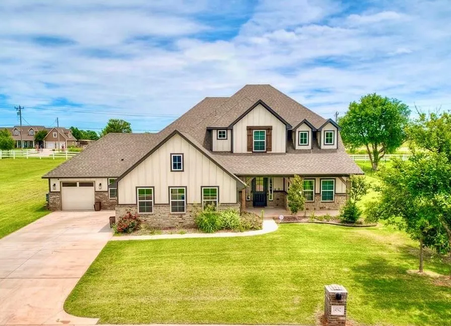 Exterior of 14542 Fox Lair Lane in Edmond, Oklahoma, sold by Will Flanagan Realty Group.