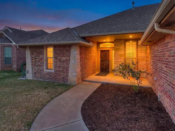 9100 Sue Anthony LN, Yukon, OK 73099