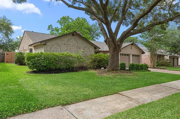 16442 Parksley DR, Houston, TX 77059