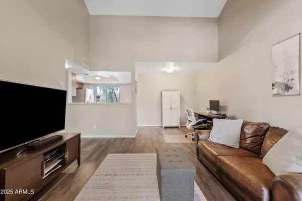 9550 N 94th Place #204, Scottsdale, AZ 85258