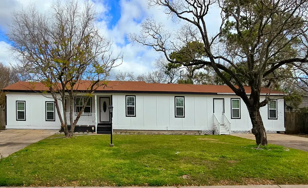 1132 18th Ave N, Texas City, TX 77590-5657