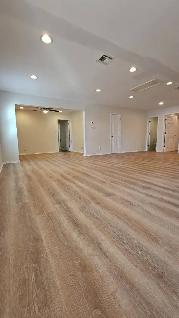 1132 18th Ave N, Texas City, TX 77590-5657