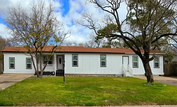 1132 18th Ave N, Texas City, TX 77590-5657