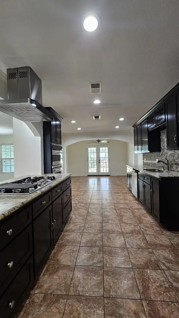 1132 18th Ave N, Texas City, TX 77590-5657