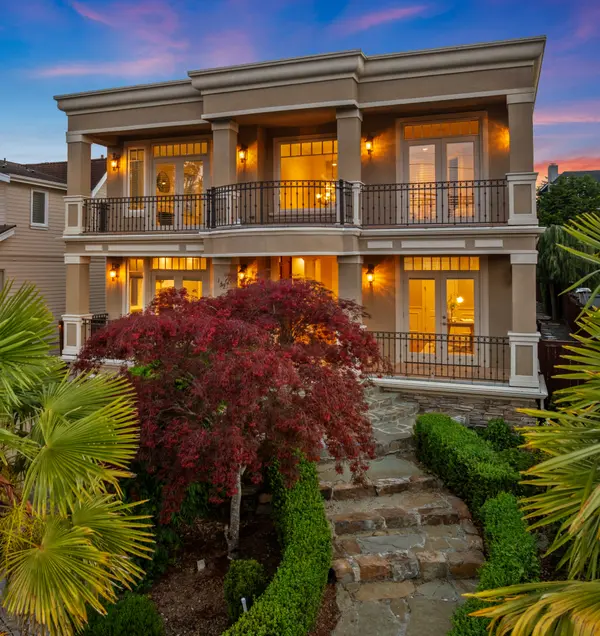 142 7th Ave, Kirkland, WA 98033-5531