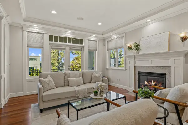142 7th Ave, Kirkland, WA 98033-5531