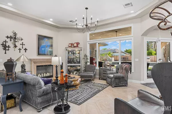 1904 Cricket Park Court, Bakersfield, CA 93311