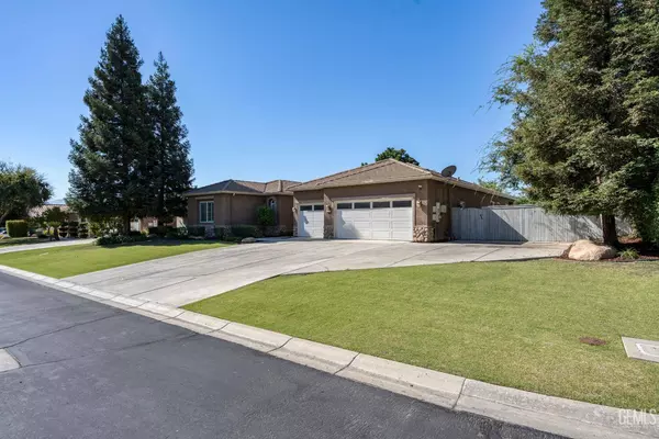 6914 Canaletto Avenue, Bakersfield, CA 93306