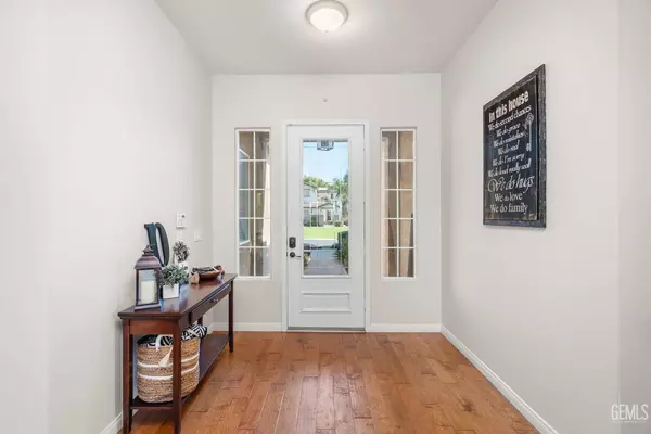 6914 Canaletto Avenue, Bakersfield, CA 93306