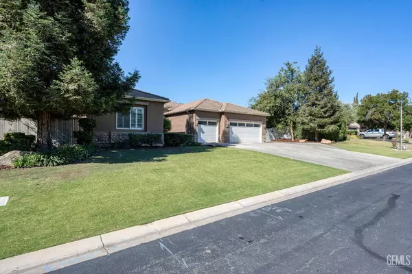 6914 Canaletto Avenue, Bakersfield, CA 93306