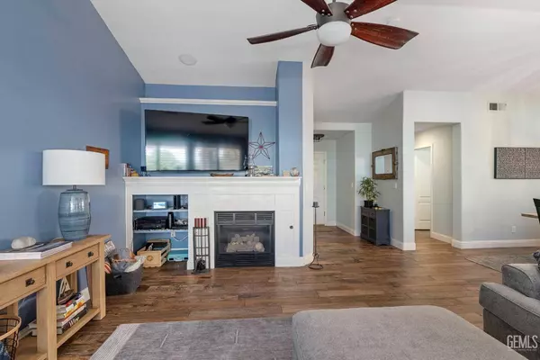 9800 Cinderella Avenue, Bakersfield, CA 93311