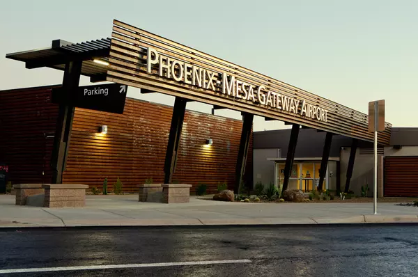 Airplane Noise & Home Values: What East Valley Buyers and Sellers Need to Know in 2026