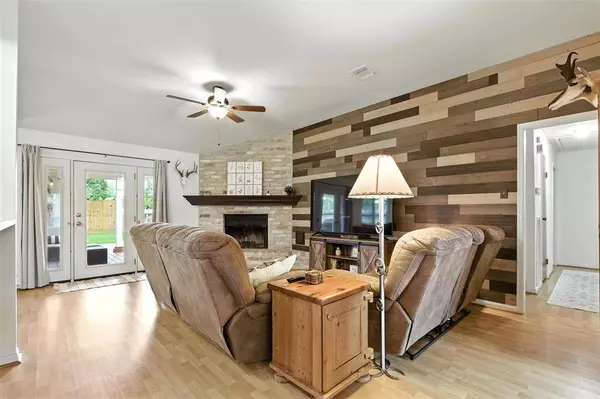 422 Elder Glen DR, Houston, TX 77598